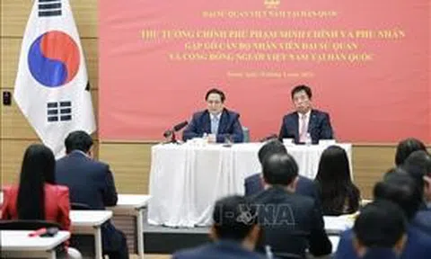 Thủ tướng gặp cộng đồng người Việt Nam tại Hàn Quốc