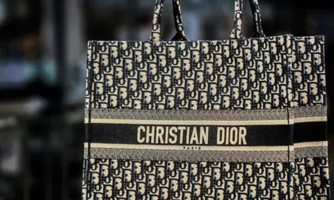 Câu chuyện kinh doanh: Sự thật về giá trị đúng của những chiếc túi Dior, Giorgio Armani giá tới 70 triệu đồng