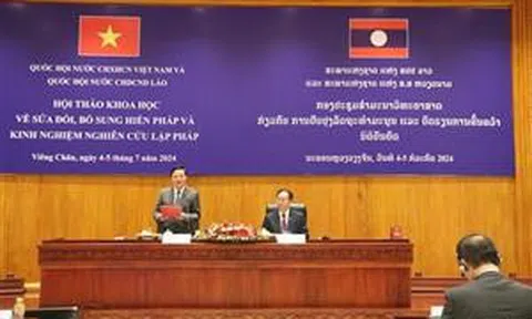 Việt Nam chia sẻ với Lào kinh nghiệm sửa đổi Hiến pháp