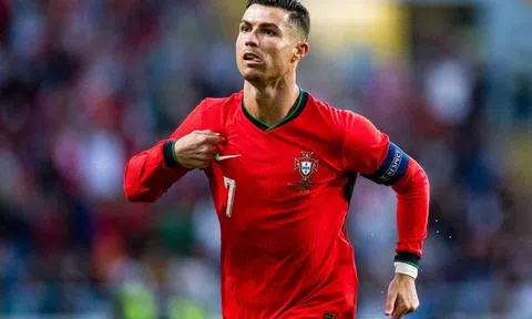 Vì sao Cristiano Ronaldo mặc áo thi đấu số 7?