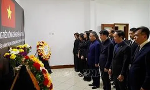 Đông đảo người Việt và bạn bè quốc tế tiếc thương tiễn biệt Tổng Bí thư Nguyễn Phú Trọng tại Pháp, Angola