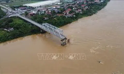 Thủ tướng: Khẩn trương nghiên cứu đầu tư xây dựng cầu Phong Châu mới