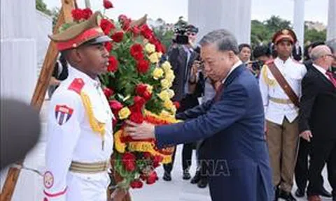 Tổng Bí thư, Chủ tịch nước đặt hoa tại Đài tưởng niệm Anh hùng dân tộc Cuba Jose Marti