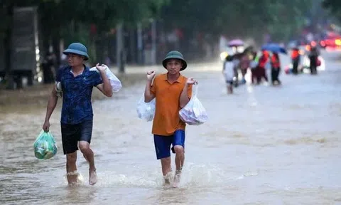 Kiểm soát chất lượng thực phẩm hỗ trợ người dân vùng ngập lụt