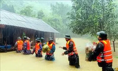 Sát cánh cùng người dân nơi 'rốn lũ' Quảng Bình