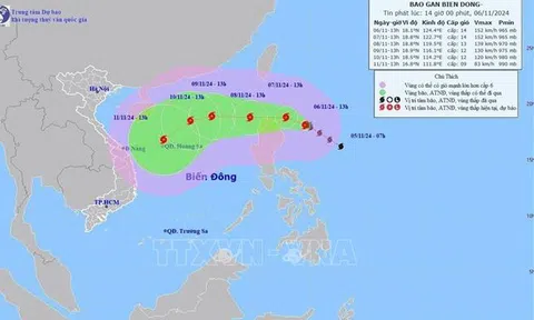 Bão YINXING giật cấp 17 đang di chuyển gần Biển Đông