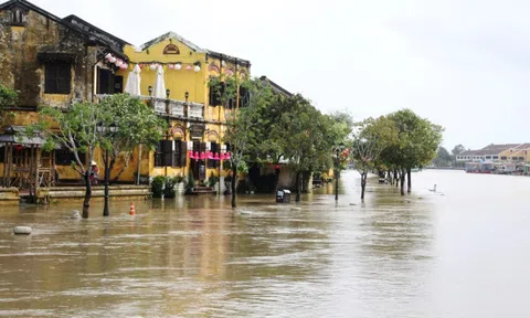 Lực lượng Công an chủ động ứng phó, khắc phục nhanh hậu quả mưa lũ ở Trung Bộ