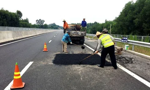 Sửa chữa ngay hư hỏng trên quốc lộ, đảm bảo giao thông êm thuận