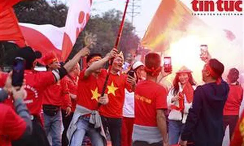 Sân vận động Việt Trì rực đỏ trước trận Chung kết AFF Cup 2024