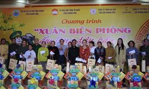 Thắm tình quân dân nơi biên giới