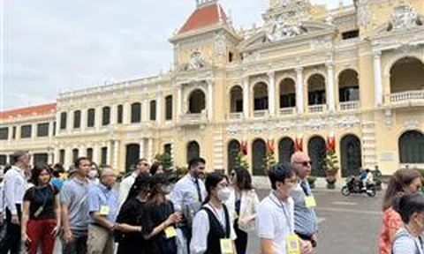 Tạm ngưng tour tham quan trụ sở HĐND - UBND TP Hồ Chí Minh để sửa chữa, cải tạo