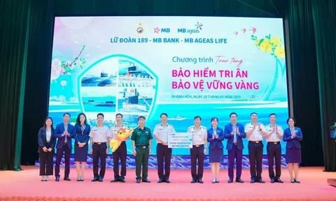 Tặng 1.200 gói bảo hiểm ung thư cho cán bộ chiến sĩ Binh chủng Hải quân