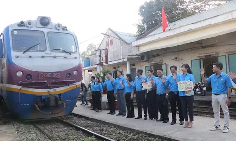 Những chuyến tàu, chuyến bay nghĩa tình đưa người lao động về quê đón Tết