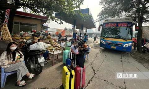 Vận tải hành khách dịp Tết: Biến cây xăng thành "bến cóc"