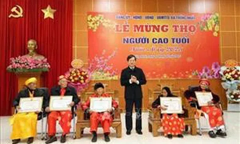 TP Hạ Long chúc thọ 6.400 người cao tuổi nhân dịp Xuân mới