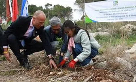 Đại sứ quán Việt Nam hưởng ứng lễ trồng cây của Israel