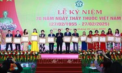 Thủ tướng: Thầy thuốc phải có kiến thức đầy đủ, đức hạnh vẹn tròn, hành vi mẫu mực