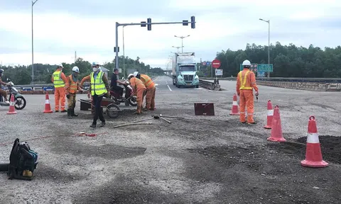 “Đoạn đường đau khổ” nút giao Quốc lộ 14B với cao tốc Đà Nẵng – Quảng Ngãi đang được sửa chữa