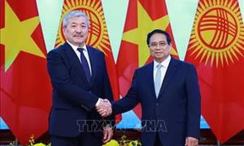 Thủ tướng Phạm Minh Chính hội đàm với Thủ tướng Kyrgyzstan Adylbek Kasimalyev