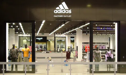 Adidas báo lãi tăng gấp 4 lần, ghi nhận Việt Nam là 'công xưởng' giày dép lớn nhất của hãng