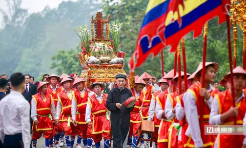 Làm sao để Đền Hùng không chỉ đông khách mỗi mùa Giỗ Tổ?