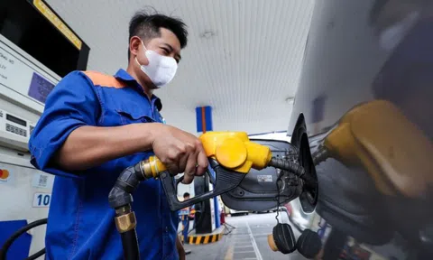 Giá xăng, dầu đồng loạt giảm sau kỳ nghỉ lễ