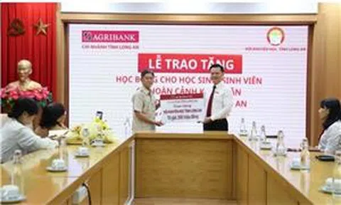 Agribank Long An trao tặng 350 triệu đồng học bổng chắp cánh ước mơ học đường