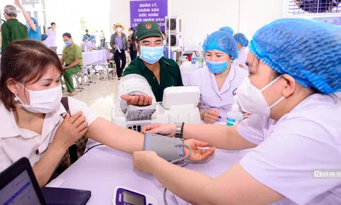 Miễn viện phí toàn dân: Chú trọng phát triển y tế cơ sở, thu hút bác sĩ giỏi về tuyến dưới
