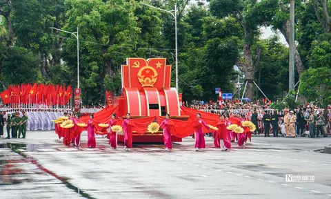 Hải Phòng: Hàng vạn người chen chân xem Diễu hành quần chúng