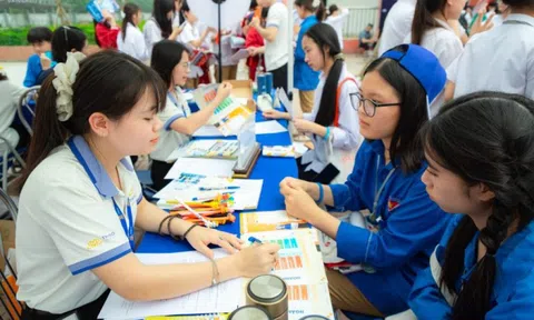 Sinh viên ngành Triết học có được miễn học phí?