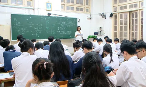 Thầy trò căng mình chuẩn bị cho kỳ thi tốt nghiệp THPT 2025