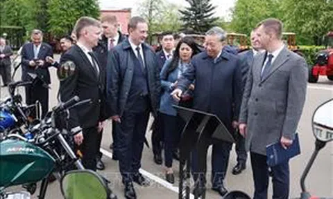 Tổng Bí thư Tô Lâm thăm nhà máy sản xuất máy kéo của Belarus