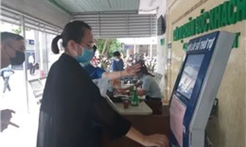 Số ca COVID-19 tăng nhẹ, TP Hồ Chí Minh khuyến cáo người dân tăng cường biện pháp phòng dịch 