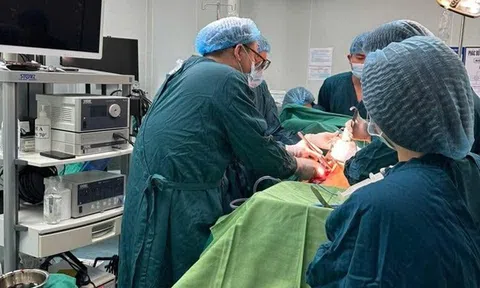 Nam thanh niên sống sót thần kỳ sau khi bị thanh gỗ đâm sâu 20cm vào ngực