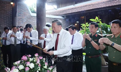 Tổng Bí thư Tô Lâm dâng hương tưởng nhớ Chủ tịch Hồ Chí Minh tại Nghệ An