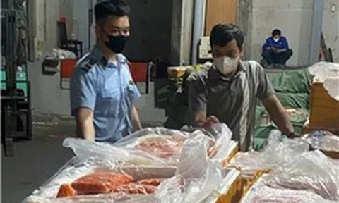 Phát hiện kho đông lạnh chứa hơn 7 tấn trứng non, tràng gà, nầm lợn không rõ nguồn gốc
