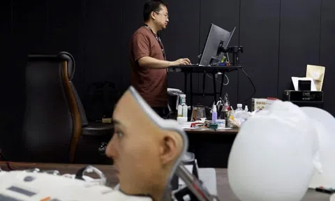 Thế giới 'bán' giấc mộng robot hình người: Sản xuất bất chấp dù 7 năm mới hoàn vốn, có công ty nhắm làm 12.000 mẫu/năm