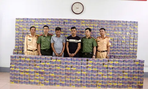 Bắt cặp đôi buôn bán 1,5 tấn pháo nổ từ nước ngoài vào Việt Nam