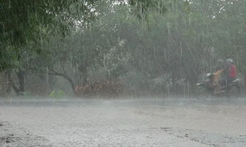 Mưa cường suất lớn ở miền Bắc, cảnh báo thời tiết nguy hiểm