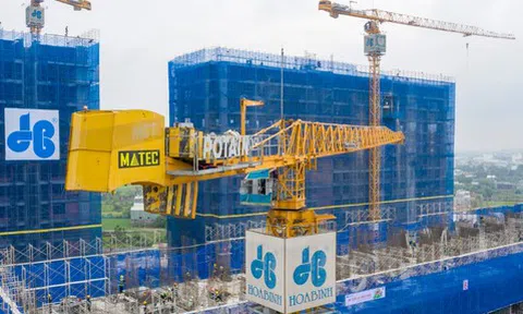 Con trai Chủ tịch Hòa Bình đăng ký mua 500.000 cổ phiếu HBC giữa lúc giá giảm gần 20%