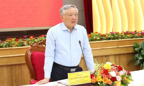 Phó Thủ tướng Thường trực Nguyễn Hòa Bình làm việc với Ban Thường vụ 3 tỉnh Lâm Đồng, Bình Thuận và Đắk Nông