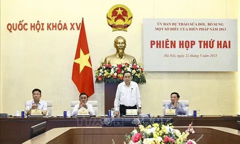 Chủ tịch Quốc hội chủ trì Phiên họp thứ hai của Ủy ban dự thảo sửa đổi, bổ sung một số điều của Hiến pháp năm 2013
