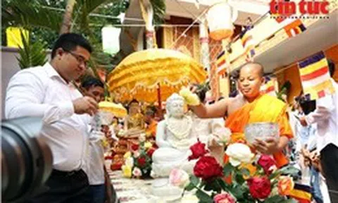 Khám phá nghi thức tắm Phật trong dịp Tết Chol Chnam Thmay