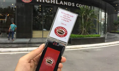 Mô hình tự phục vụ tại Starbucks, Highlands Coffee: Giảm tải chi phí nhân sự có giảm trách nhiệm chăm sóc khách hàng?
