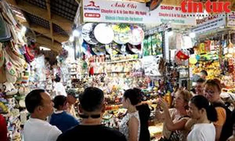 Khám phá chợ Bến Thành: Biểu tượng văn hóa và du lịch TP Hồ Chí Minh