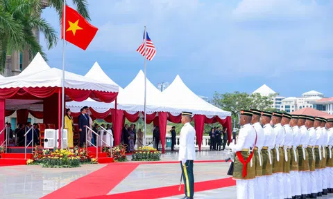 Thủ tướng Anwar Ibrahim chủ trì lễ đón Thủ tướng Phạm Minh Chính thăm chính thức Malaysia
