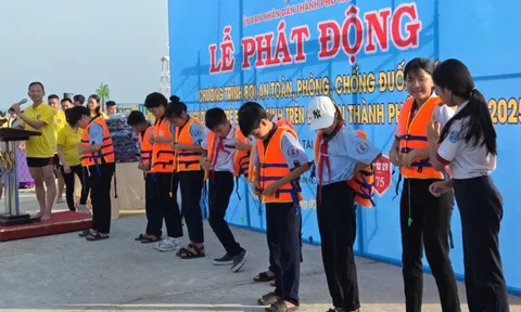 Huế phát động chương trình bơi an toàn, phòng chống đuối nước
