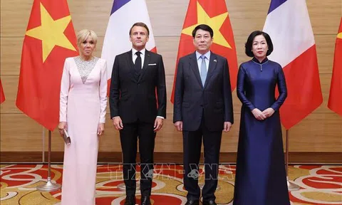 Tổng thống Pháp Emmanuel Macron và Phu nhân kết thúc chuyến thăm cấp Nhà nước tới Việt Nam