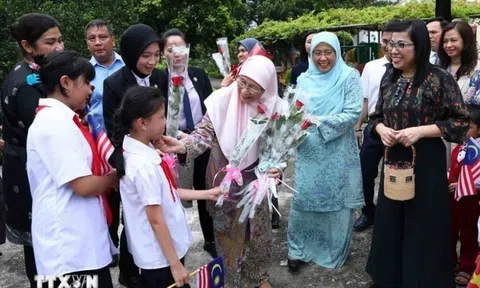 Phu nhân Thủ tướng Phạm Minh Chính thăm Trung tâm bảo trợ trẻ em ở Malaysia