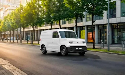 Bài toán kinh tế siêu lời cho người trẻ khởi nghiệp: Chạy VinFast EC Van, tiết kiệm cả trăm triệu đồng, nắng mưa không lo